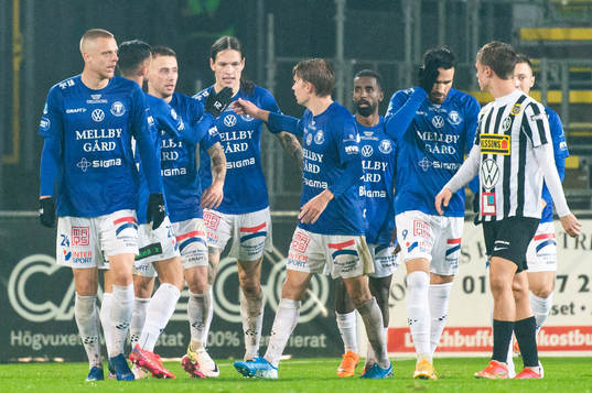 Trelleborgs Isak Jönsson jublar efter att han gjort 2-2