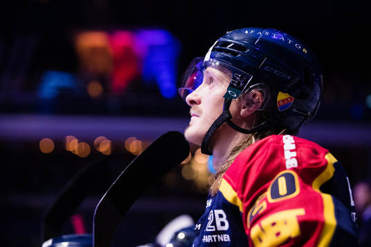 Djurgårdens Marcus Sörensen innan ishockeymatchen i SHL