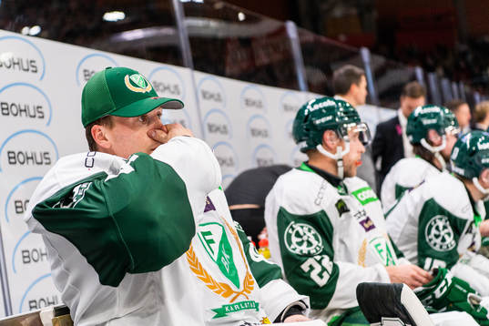 Färjestads målvakt Henrik Haukeland i båset