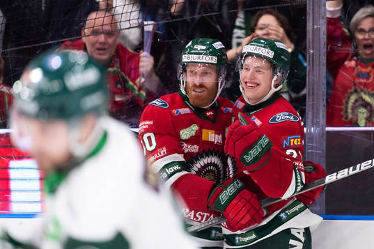 Frölundas Jens Olsson och Karl Henriksson jublar
