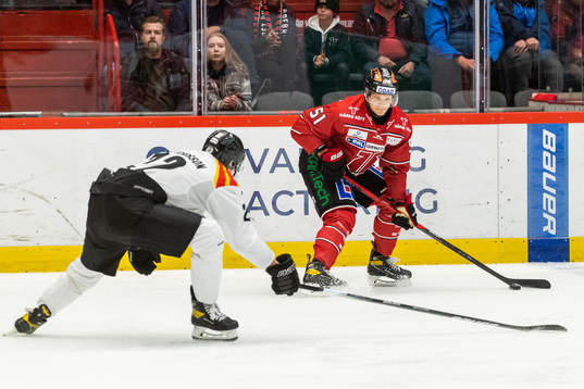 Brynäs Adam Pettersson och Örebros Kristian Näkyvä