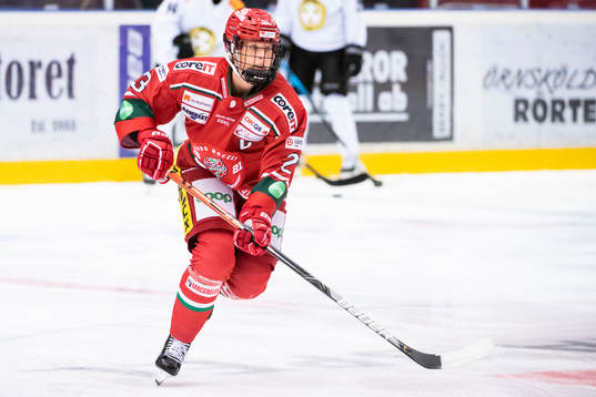 Modos Olivia Carlsson värmer upp