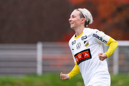 Häckens Elin Nilsen jublar efter att hon gjort 0-4
