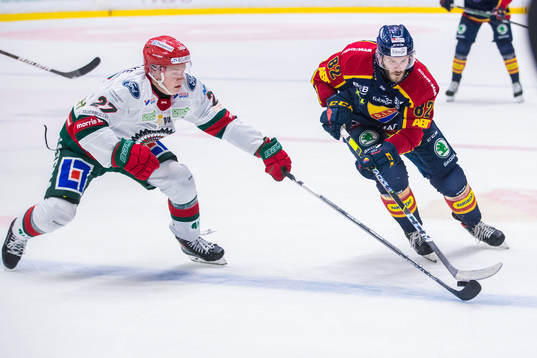 Frölundas Teodor Niederbach och Djurgårdens Paul Carey