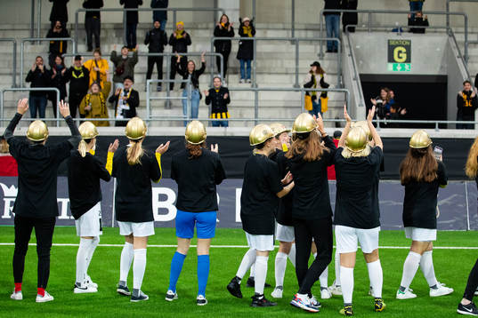 Häckens division 2 lag firar seriesegern och avancemanget till division 1