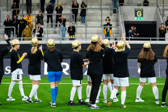 Häckens division 2 lag firar seriesegern och avancemanget till division 1