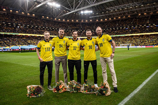 Former players Sebastian Larsson, Mikael Lustig, Gustav Svensson, Marcus Berg and Andreas Granqvist ahead of the FIFA World Cup Qualifier football match between Sweden and Kosovo on October 9, 2021 in Stockholm. 