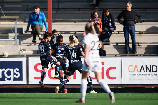 Linköpings Uchenna Grace Kanu jublar