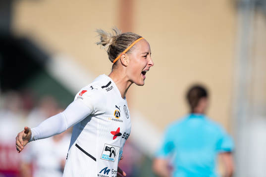 Rosengårds Sanne Troelsgaard jublar efter 2-1