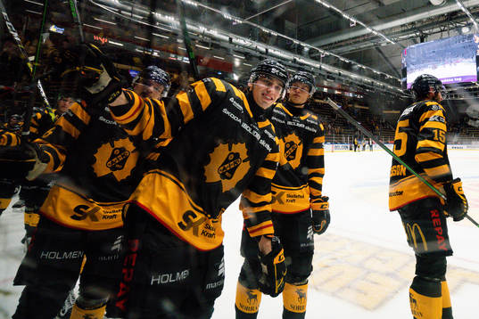 Skellefteås Adam Wilsby jublar