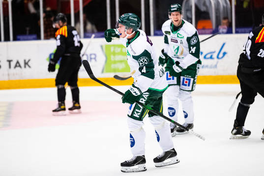 Färjestads Oscar Lawner jublar