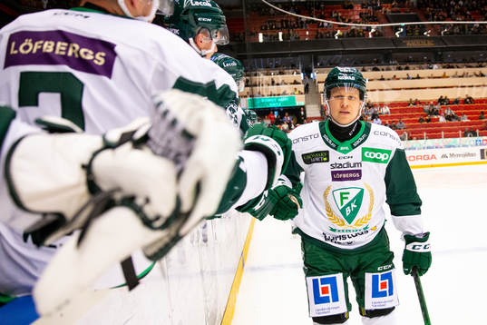 Färjestads Daniel Viksten jublar