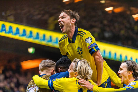 Jesper Karlsson, Alexander Isak, Albin Ekdal, Emil Forsberg and Kristoffer Olsson of Sweden celebrate after 2-0