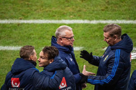 Albin Ekdal, head coach Janne Andersson and assistant coach Peter Wettergren celebrate