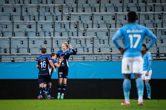Onsalas Victor Andersson jublar efter 2-1