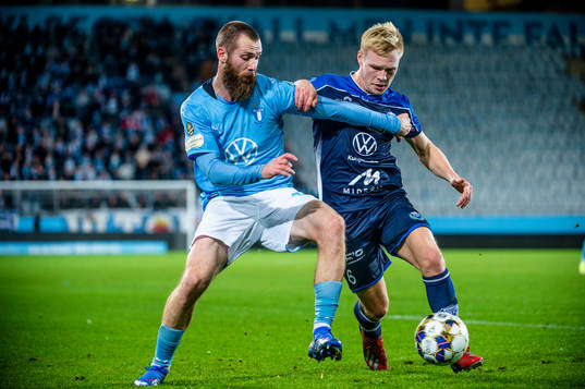 Malmö FFs Jo Inge Berget mot Onsalas Felix Hellberg