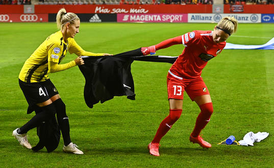 Emma Kullberg and goalkeeper Jennifer Falk of Häcken
