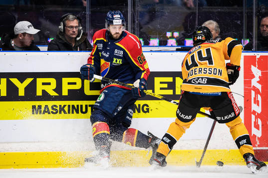 Djurgårdens Paul Carey och Luleås Jonathan Andersson