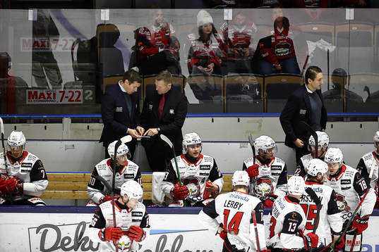 Malmö Redhawks bås med tränare Joakim Fagervall