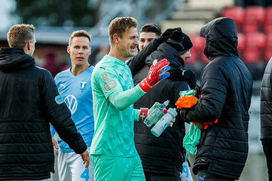 Malmö FFs målvakt Johan Dahlin jublar