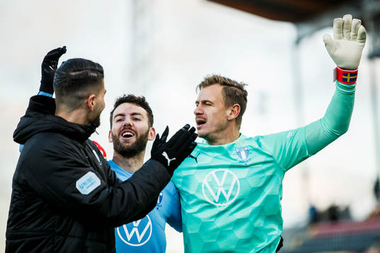 Malmö FFs målvakt Johan Dahlin jublar