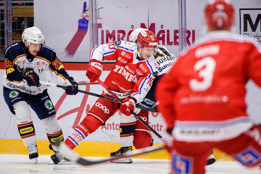 Djurgårdens Ludvig Rensfeldt och Timrås Robin Alvarez