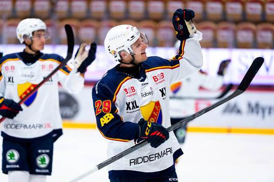 Djurgårdens Sebastian Strandberg jublar