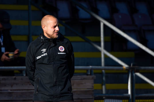 Örebros tränare Rickard Johansson innan fotbollsmatchen i