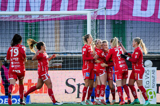 Örebros spelare jublar