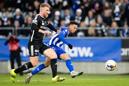 Örebros Michael Almebäck och IFK Göteborgs Tobias Sana