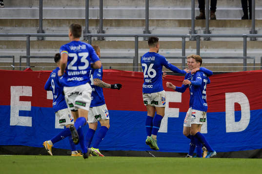 Trelleborgs Johan Blomberg och Jesper Modig jublar efter 0-2