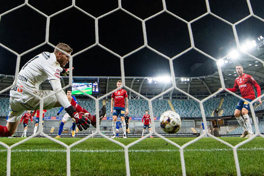 Örgrytes målvakt Fredrik Andersson släpper in 0-2