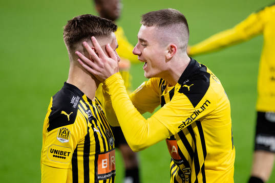Häckens Leo Bengtsson jublar efter 2-0 ihop med Patrik Wålemark