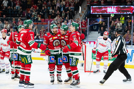 Frölundas Linus Nässén jublar med lagkamrater