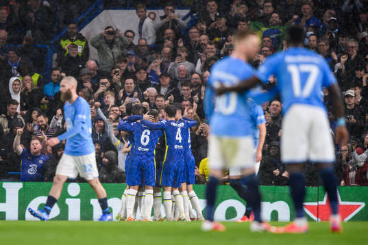 Players of Chelsea celebrate after 4-0 by Jorginho