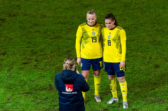 Wilma Carlsson and Sarah Mellouk of Belgium