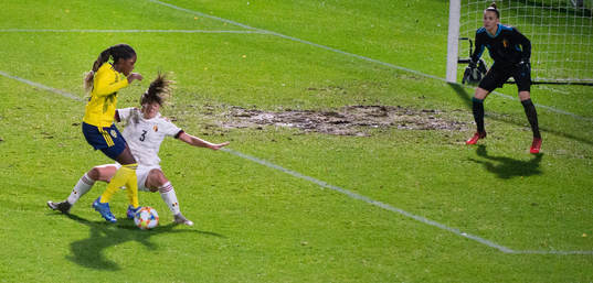 Sveriges Evelyn Ijeh, BK Häcken, i matchen mellan Sverige