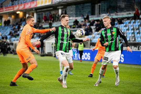 AFC Eskilstunas Pontus Rödin mot GAIS Simon Alexandersson och Joackim Åberg