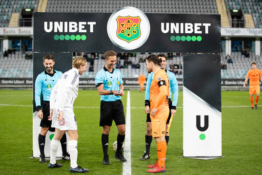 Domare Fredrik Hansson singlar slant mellan GAIS lagkapten