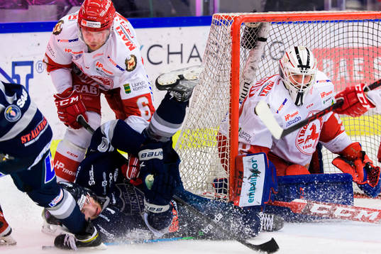 Troja-Ljungbys  Carl Ernstig och Troja-Ljungbys målvakt
