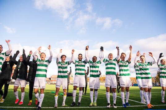 Västerås spelare jublar