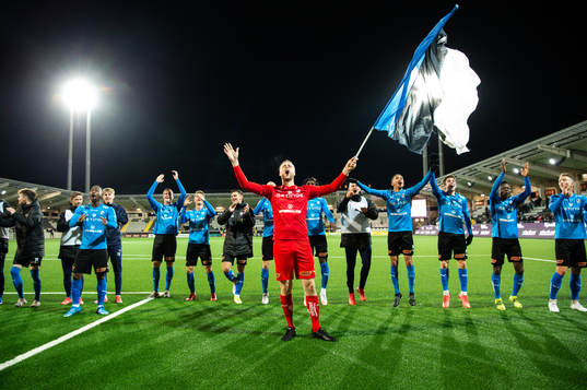 Halmstads målvakt Malkolm Nilsson Säfqvist jublar