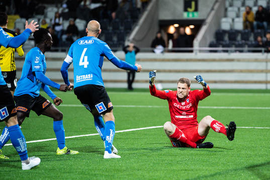 Halmstads målvakt Malkolm Nilsson Säfqvist jublar