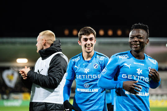 Halmstads Emil Tot Wikström och Thomas Boakye jublar