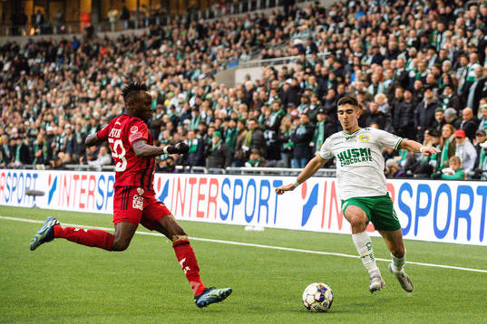 Östersunds Samuel Mensiro och Hammarbys Mayckel Lahdo