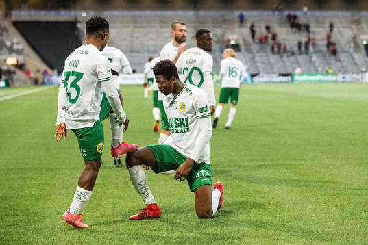 Hammarbys Akinkunmi Amoo och Aziz Mohammed Ouattara jublar efter 4-3