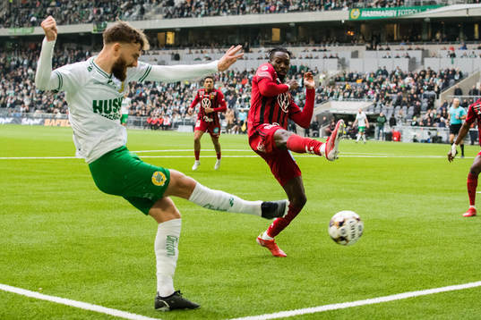 Hammarbys Simon Sandberg och Östersunds Blair Turgott