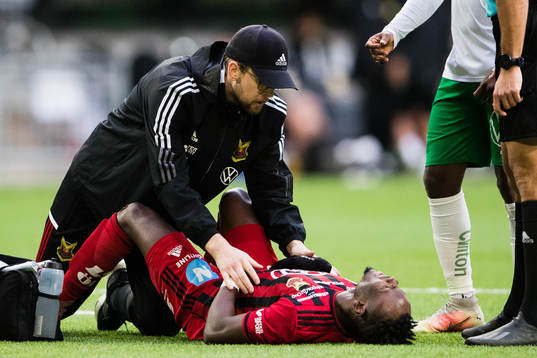 Östersunds Samuel Mensiro har ont