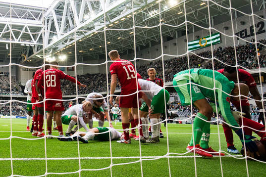 Hammarbys Astrit Selmani och Östersunds Noah Sonko