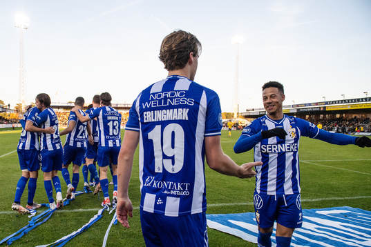 IFK Göteborgs Tobias Sana och August Erlingmark jublar efter 1-3